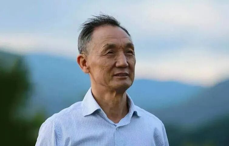 侯为贵肖像