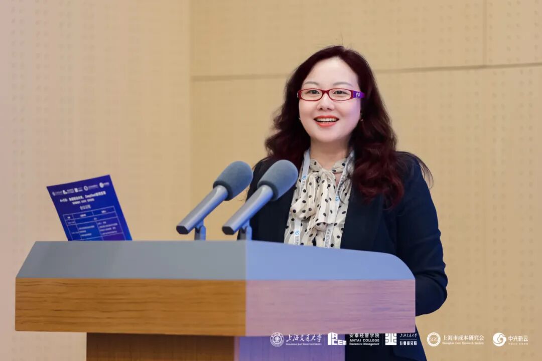 圆桌主持人：卢蕾 中兴新云区域总经理